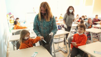 Децата от 1 до 4 клас се връщат в училище в редица населени места