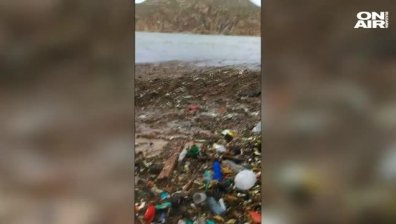 Мексикански курорт тъне в боклуци и пластмаса