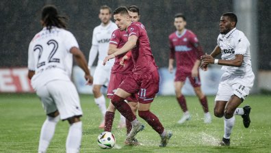 "Септември" шокира "Славия" с 3:2 в "Овча купел"