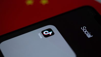 4-годишни прекарват часове в Youtube и TikTok, там ги дебнат опасности