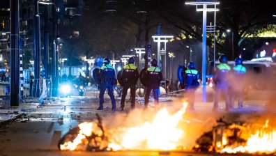 7 ранени и над 20 арестувани след протеста заради Ковид мерките в Ротердам