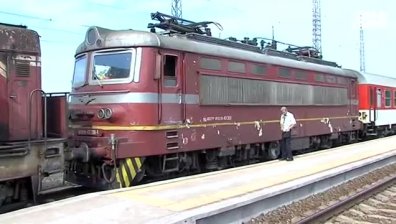 150 души останаха блокирани между бургаски гари заради пожар във влака