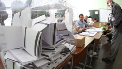 Партиите пестят от реклама, най-скъпи са ГЕРБ-СДС и "Възраждане"