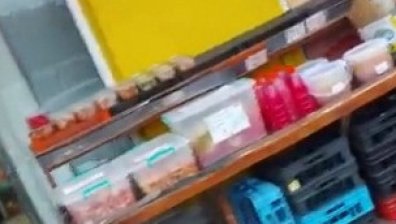 Сигнал от Helpbook: Продават ни съмнителни храни, приготвени в мазе