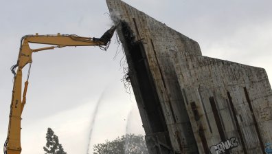Отива си... Събориха върха на "1300 години България"
