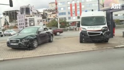 Лека кола и линейка се сблъскаха в столичния кв. "Иван Вазов"