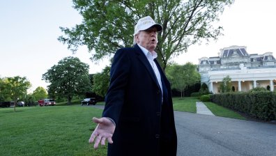 Доналд Тръмп се вбеси на "фалшиви" проучвания за ниския му рейтинг