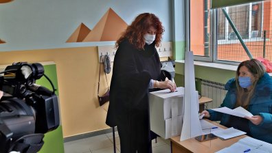 Илияна Йотова: Гласувах за връщане на държавността