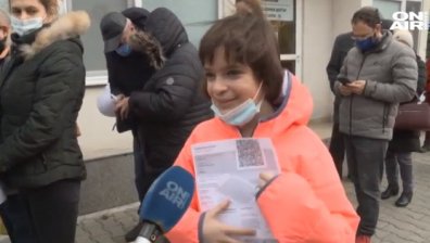 Деца се редят на опашка за ваксина, има риск от миокардит след имунизация