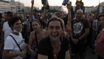 Ожесточени протести в Гърция и Франция срещу задължителната ваксинация