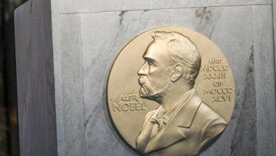 Трима учени спечелиха Нобеловата награда за физика