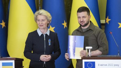 Урсула фон дер Лайен за трети път в Киев, обсъжда интеграцията на Украйна в ЕС