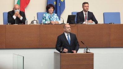 Ветото на Радев върху част от ИК влиза в пленарната зала