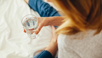 Защо трябва да пием чаша топла вода всеки ден?