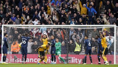 "Уулвърхемптън" помрачи Коледата на "Челси" и взе важни три точки