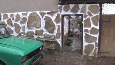 68-годишен с увреждания остана без дом: Но има ли вина?