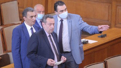 Обсъждат промените в ДДС-то за ресторантите и книгите