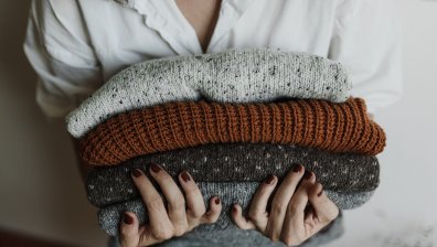 Стилни и през зимата: Какви пуловери да имаме в гардероба си? 