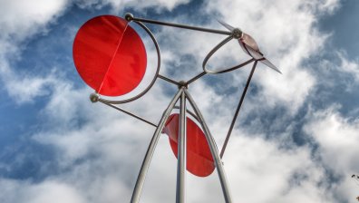 Представиха скулптурата "Танц на слънцето" на Моста на влюбените