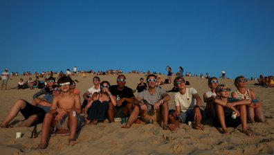 Пълното слънчево затъмнение потопи Испания в мрак, леко разочарование в Исландия