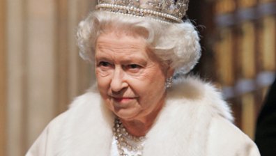 Заплатата на Елизабет ІІ е увеличена с 5 млн. лири