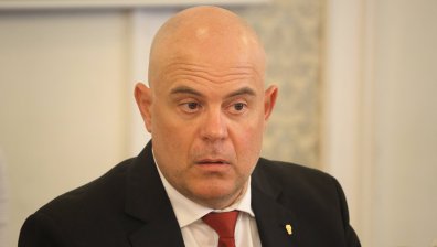 Главният прокурор внесе в КС искане повече да не бъде викан в парламента
