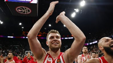 Везенков поведе "Олимпиакос" към седми пореден успех в Гърция