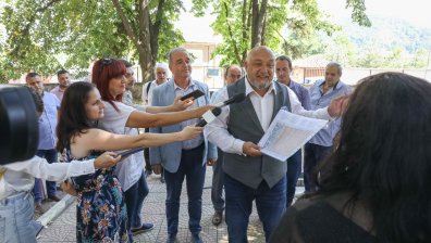 Кралев обяви първите 15 училища, в които ще се строят физкултурни салони