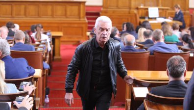 Сидеров напусна НС, гласуваха оставката и на Лиляна Павлова