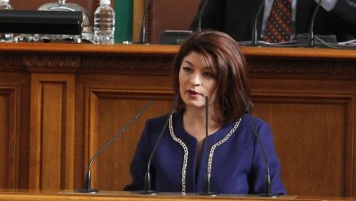 Депутат от "Продължаваме промяната" атакува словесно Вежди Рашидов и Десислава Атанасова