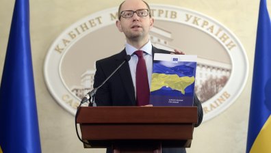 Яценюк обсъжда с Обама кризата в Украйна