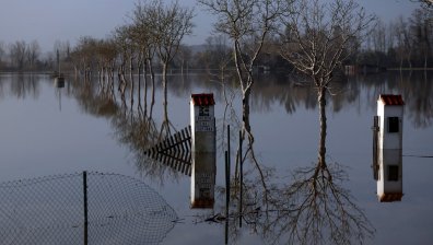 Бурята "Нилс" донесе ураганни ветрове, наводнения и 9-метрови вълни в Испания и Португалия
