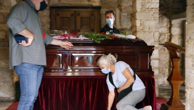 Стотици си взеха последно сбогом с Микис Теодоракис