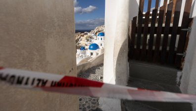 19-годишен работник загина на Санторини, затиснат от покрив