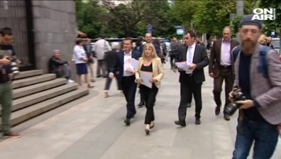 Елена Йончева внася сигнал в прокуратурата за нередности на оградата по границата