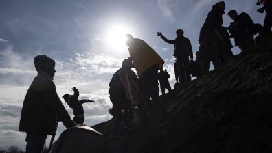 Настаняват в лагер в Серес бежанците, дошли на гръцката граница след 1 март