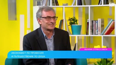 Вдъхновяващ пътешественик обикаля света сам с автомобил