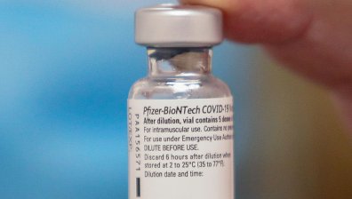 Израел: Две дози от ваксината Pfizer/BioNTech не са достатъчни