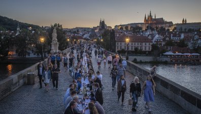 Прага каза "Корона, чао" с церемония на Карлов мост (+Видео)