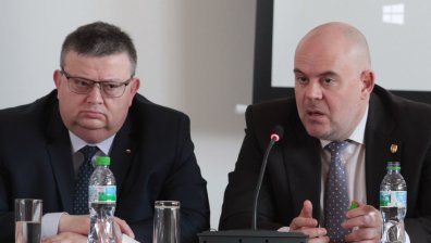 Цацаров и телефонните измами: Не само акции, трябва и превенция (обновено)