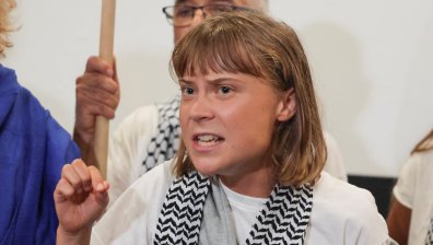 Грета Тунберг: Имаше малтретиране при задържането ни в Израел