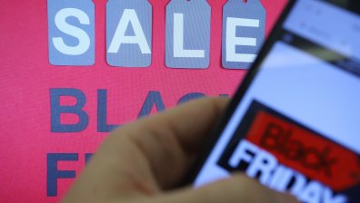 Психотерапевт за "Черния петък": Пазаруването е като чаша алкохол, повишава допамина