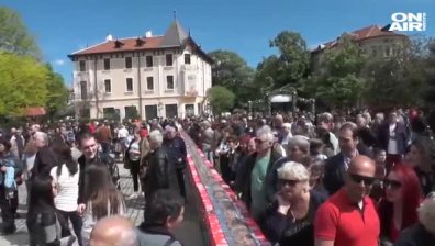 Враца прави опит за рекорд със 70-метров козунак