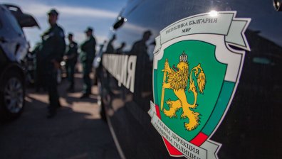 Набутани като стока в тайници в автобуси - откриха 50 мигранти на границата с Турция