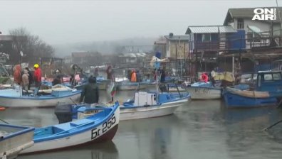 Рибари излязоха на мълчалив протест, искат узаконяване на селището в Ченгене скеле