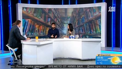 Как двама млади влогъри четат "Книги под завивките"?