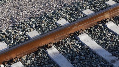 Бетоновоз се сблъска с пътническия влак Истанбул - София, има пострадал