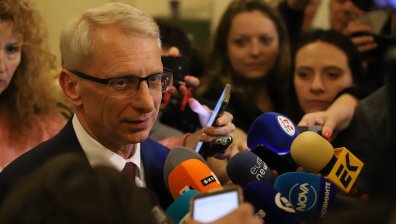 ПП-ДБ и ГЕРБ "размразяват" преговорите за кабинет, имунитетът на Борисов не влияе
