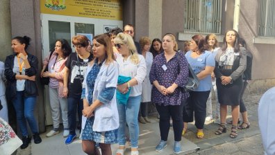 РЗИ-Бургас излиза на стачка: Заплащането е недостойно, а изискванията високи