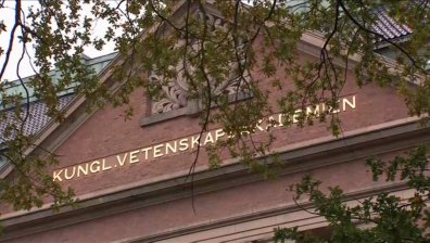 Трима японци спечелиха Нобеловата награда за физика